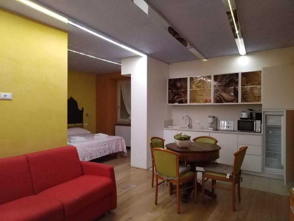 푸에냐고 Borgo Al Sole By Garda Facilities 아파트 호텔 외부 사진